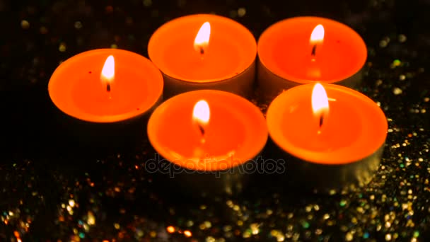 Candele Accese Sullo Sfondo Lucentezza Degradazione — Video Stock