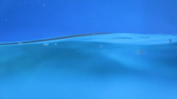 Zeitlupenaufnahme Von Wasser Pouring Full Video — Stockvideo