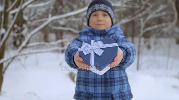 Gift Box Form Heart Hands Child — Stock Video