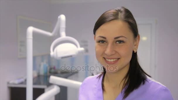 Chica Dentista Oficina — Vídeo de stock