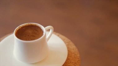 Bir profesyonel kahve makinesi kullanılarak yapılan en yüksek kalitede İtalyanca, Espresso kahve
