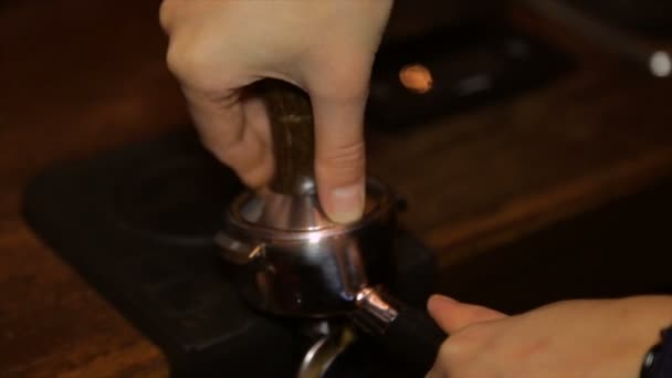 Barista Manipuluje Kawy Rogu Afryki — Wideo stockowe