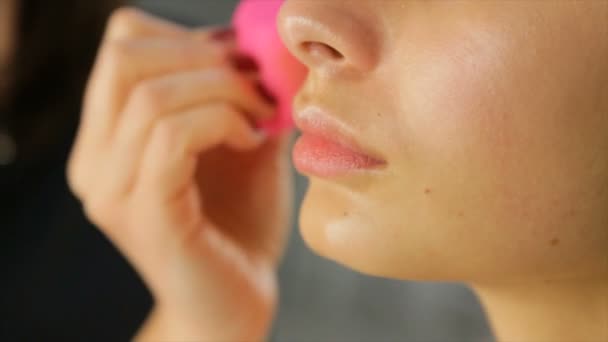 Make Artist Puts Face Girl Voice Frequency Cream — Stock Video