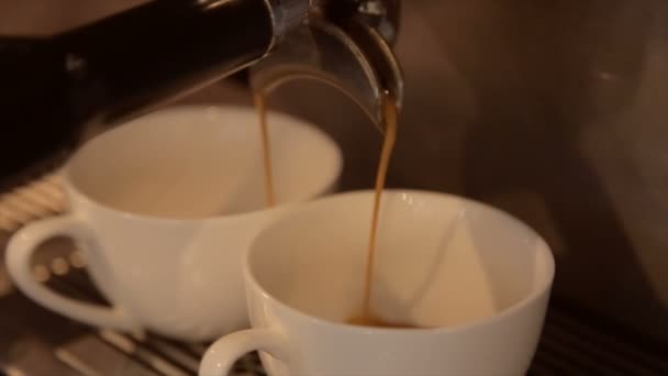 Kaffeemaschine zur Herstellung von Cappuccino-Espresso — Stockvideo