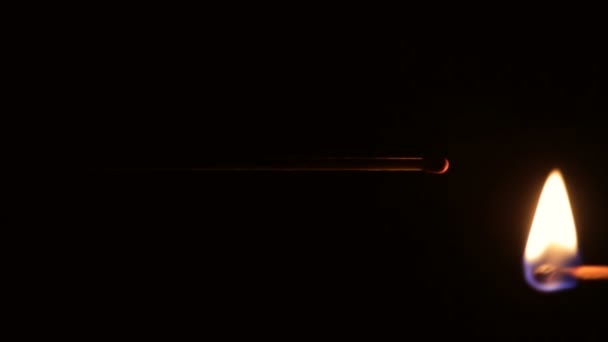 黑色背景的防火壁炉架匹配 — 图库视频影像