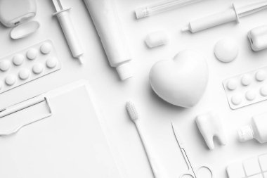 Beyaz ve monoton renk diş fırçası temizleme seti 