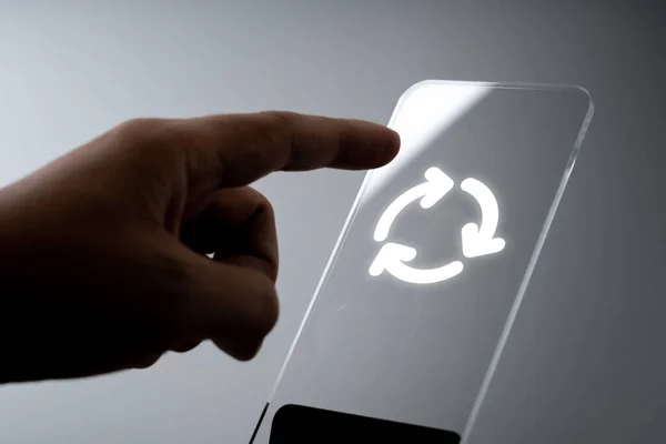 Recycle on-line eco & aplicação ícone verde no telefone inteligente — Fotografia de Stock
