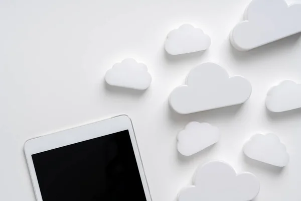 Ikona technologii chmury dla globalnej koncepcji biznesu na biurku od — Zdjęcie stockowe