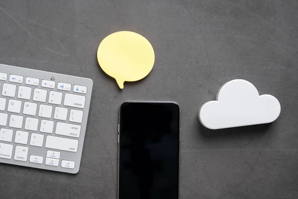 Icono de tecnología en la nube para el concepto de negocio global en un escritorio de — Foto de Stock