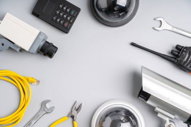 Güvenlik kamerası ev planıyla çevrimiçi.