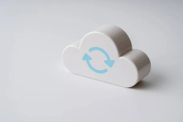 Icône de la technologie Cloud sur fond coloré et créatif pour glob — Photo