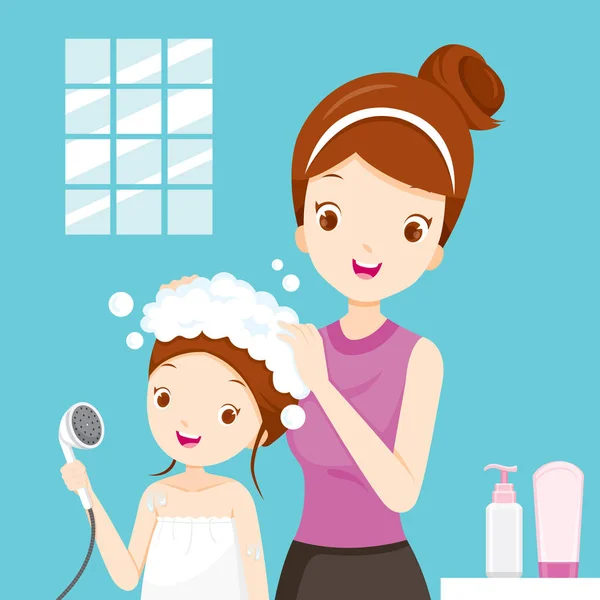 Mãe lavando o cabelo da filha no banheiro — Vetor de Stock