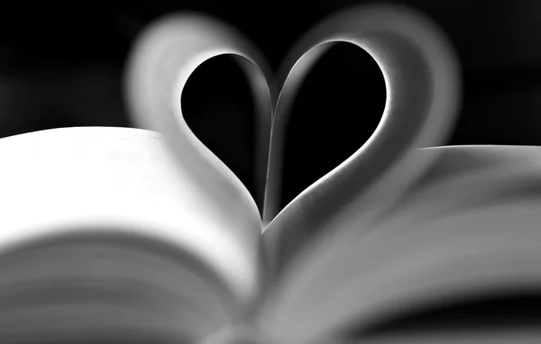 Otevřená kniha, srdce — Stock fotografie