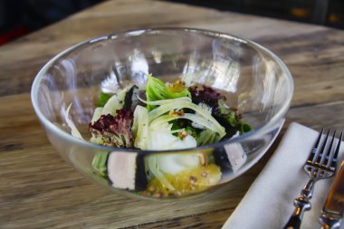 Restoranda İtalyan salatası