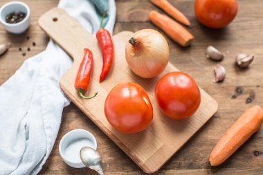 Domates çorbası için malzemeler