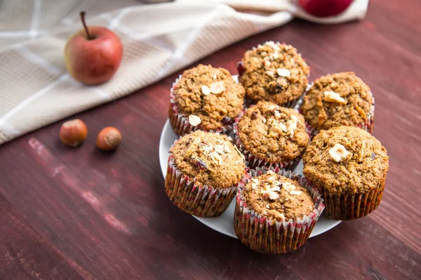 Cupcake di carote con farina d'avena e mirtilli rossi — Foto Stock