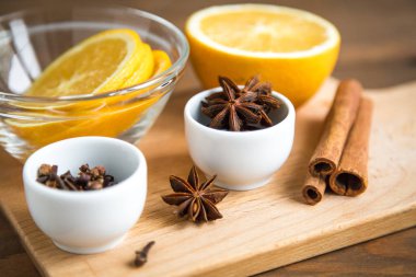 baharat için mulled şarap kümesi: orange, yıldız anason, anason, cinnam