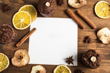 metin arka plan dekoratif meyve, tarçın için kart