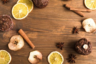 Portakal ve çay ile çikolata cupcakes