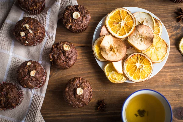 Pastelitos de chocolate con naranja y té —  Fotos de Stock