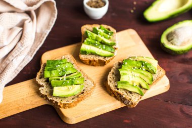 avokado ile kullanışlı tost