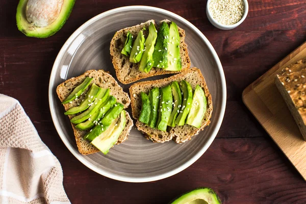 Användbar toast med avokado — Stockfoto