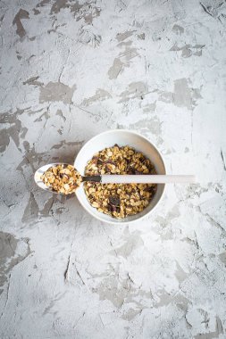 Sağlıklı Kahvaltı: kase granola