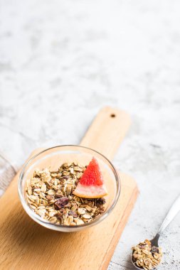 Sağlıklı Kahvaltı: kase granola