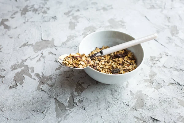 Здоровый завтрак: мюсли в миске — стоковое фото