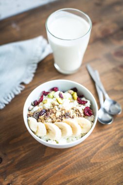 Yararlı pişirme: süzme peynir ve müsli