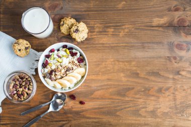 Yararlı pişirme: süzme peynir ve müsli