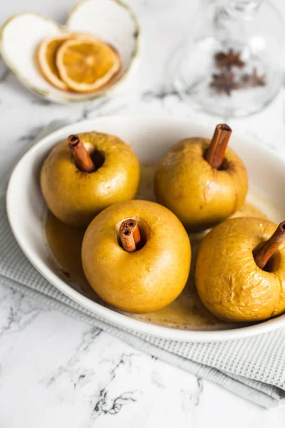 Baked apple with cinnamon stick — Stock Photo, Image