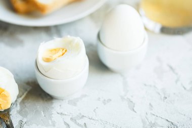 haşlanmış yumurta ve sandviç, Odaya Servis Kahvaltı