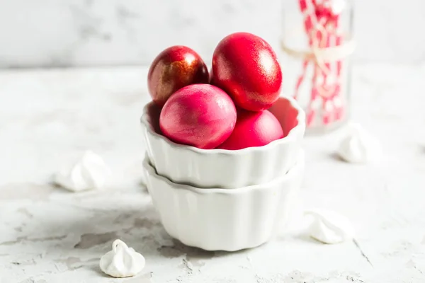 Colored eggs on Easter — Stock Photo, Image