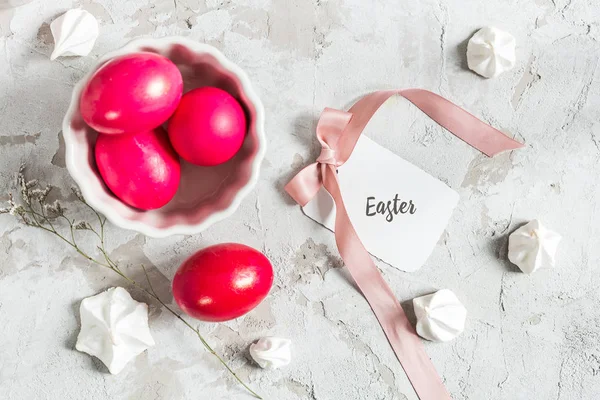 Painted eggs and a note on Easter holiday — Stock Photo, Image