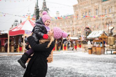 Anne ve kızı yeni yıl Fuarı'nda