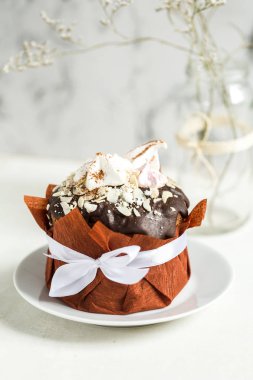 tabakta beze ile Paskalya kek