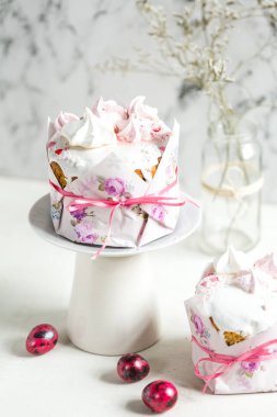 tabakta beze ile Paskalya kek