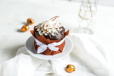 tabakta beze ile Paskalya kek