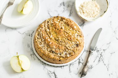 Elmalı turta muz dilimleri ile