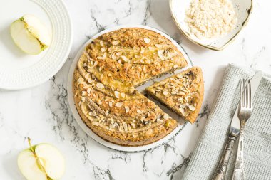 Elmalı turta muz dilimleri ile