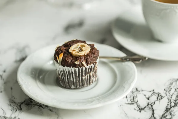 Magdalenas de chocolate con plátano y té —  Fotos de Stock