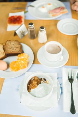 Sabah Kahvaltı, yoğurt, müsli yumurta