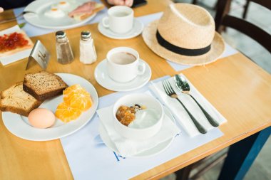 Sabah Kahvaltı, yoğurt, müsli yumurta