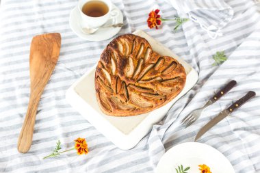 kalp şeklinde pasta