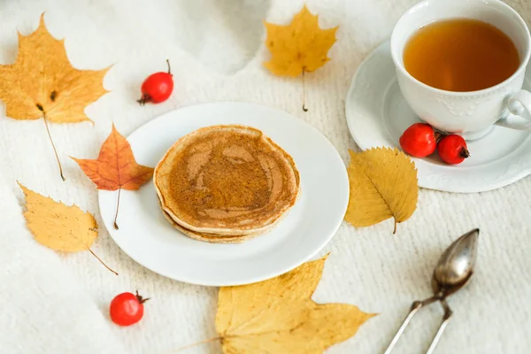 Autumn mood, black tea and pancakes — Stock Photo, Image