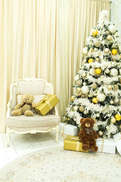 Décorations de Noël : sapin de Noël, jouets, cadeaux — Photo