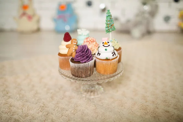 Muchos Capcakes con la decoración de Año Nuevo — Foto de Stock