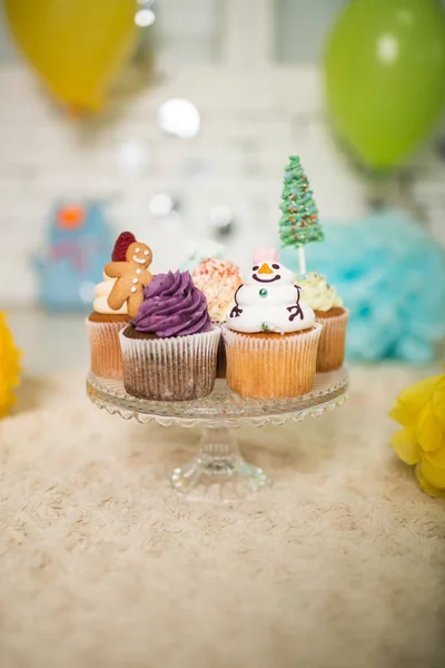 Muchos Capcakes con la decoración de Año Nuevo — Foto de Stock