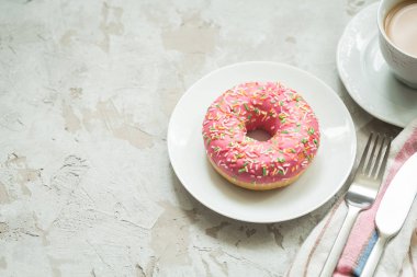 Çörek buzlanma ve kahve ile